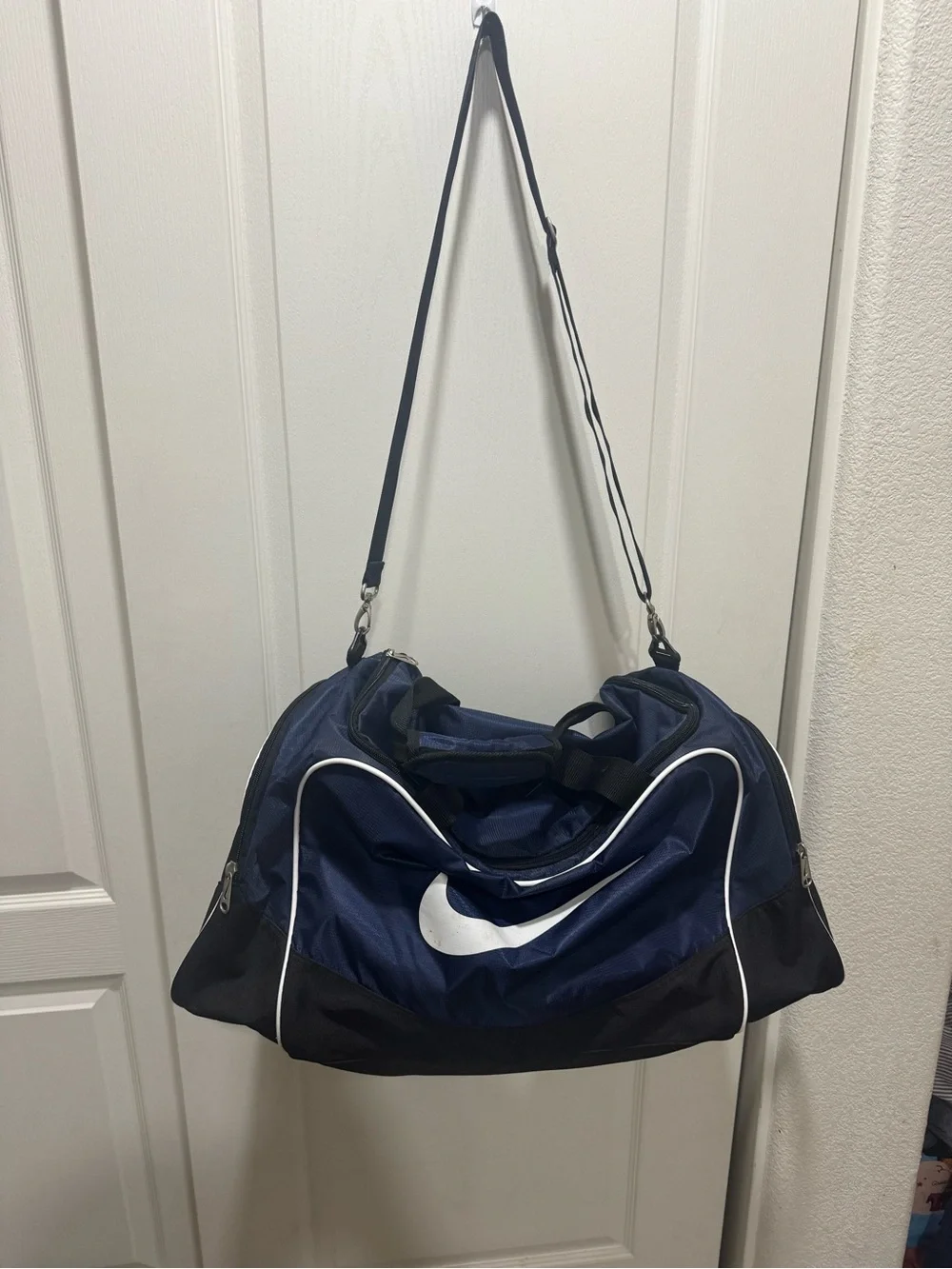 Nike Blue Black Medium Duffel Gym Bag Travel Sports Training Weekend Unisex